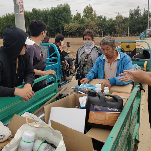 種植戶了解新型肥料現場 種植戶了解新型肥料現場